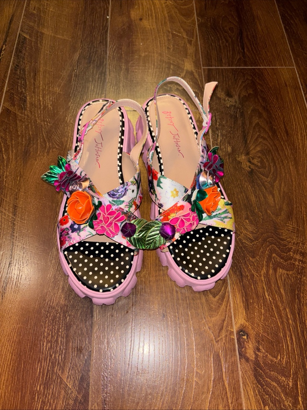 Betsey Johnson Floral Embellished Jeromy platform Sandals SZ 7.5